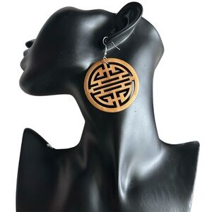 Elegant Gold Circular Earrings